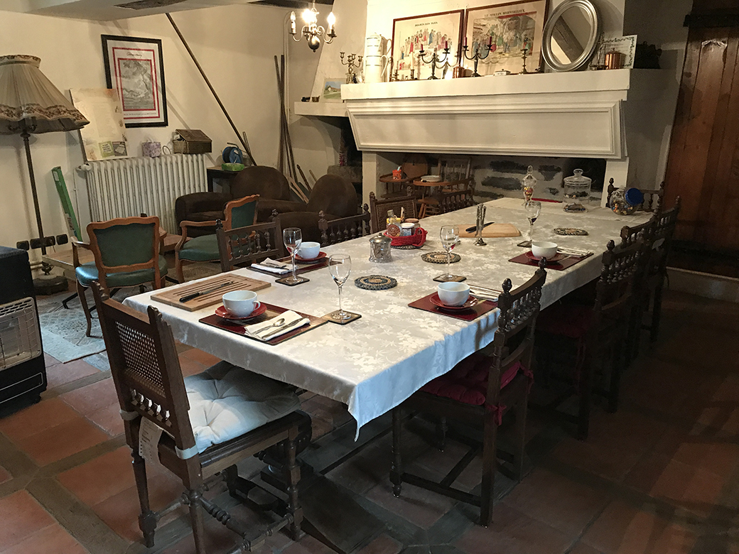 Breakfast room at Ferme Historique Jean de la Fontaine